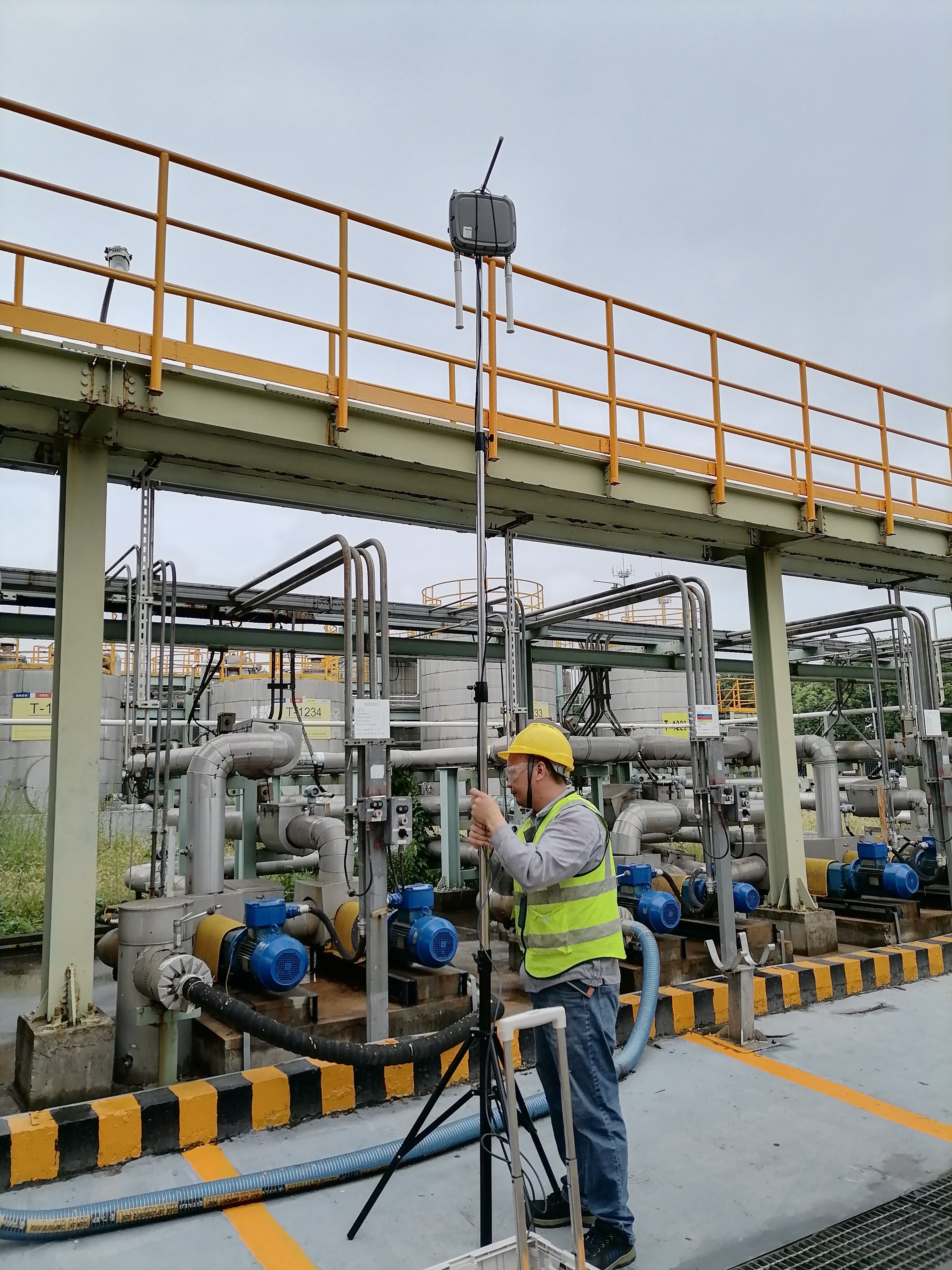 Industrial WiFi survey equipment for warehouse wireless planning