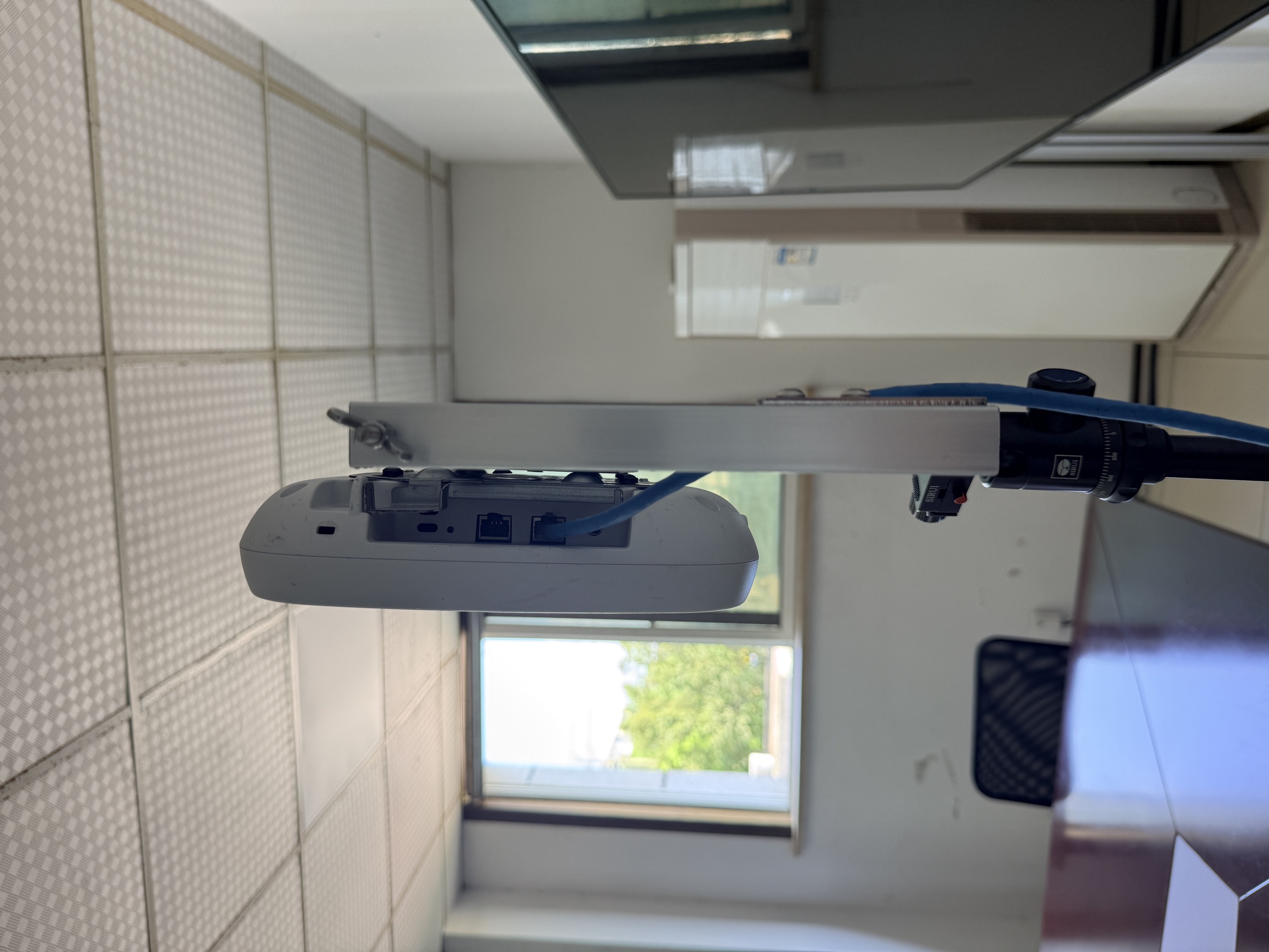 Access point mounted vertically against an adjustable frame for a wireless survey